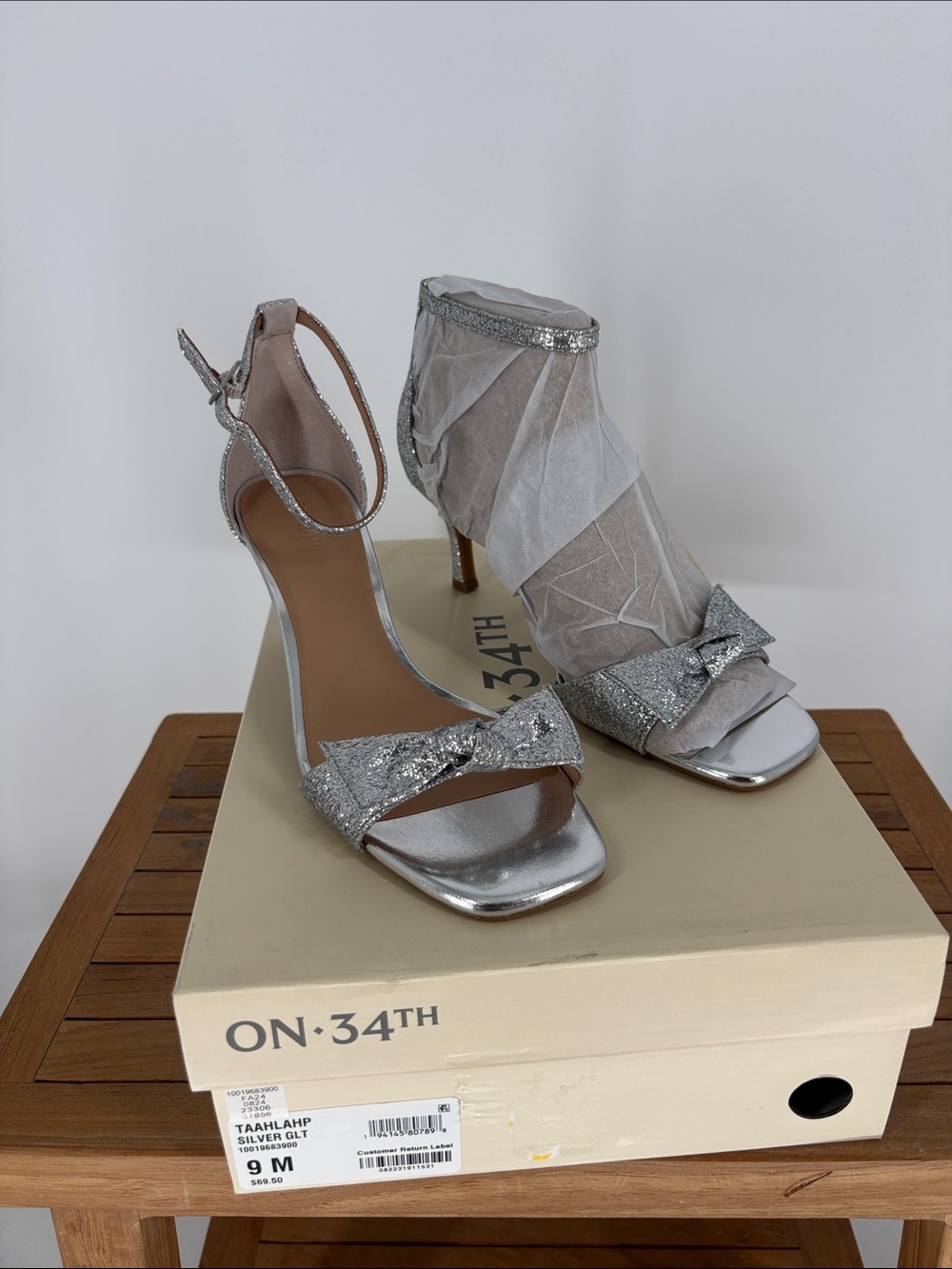 New women’s on 34th Silver Glitter Bow Ankle-Strap Sandals size 9 M